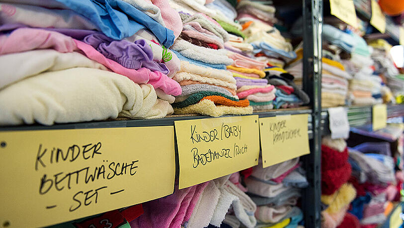 Eingewickelt in einen Teppich fanden die Helfer das Geld. Jetzt wird der rechtmäßige Eigentümer gesucht. Eingewickelt in einen Teppich fanden die Helfer das Geld. Jetzt wird der rechtmäßige Eigentümer gesucht.