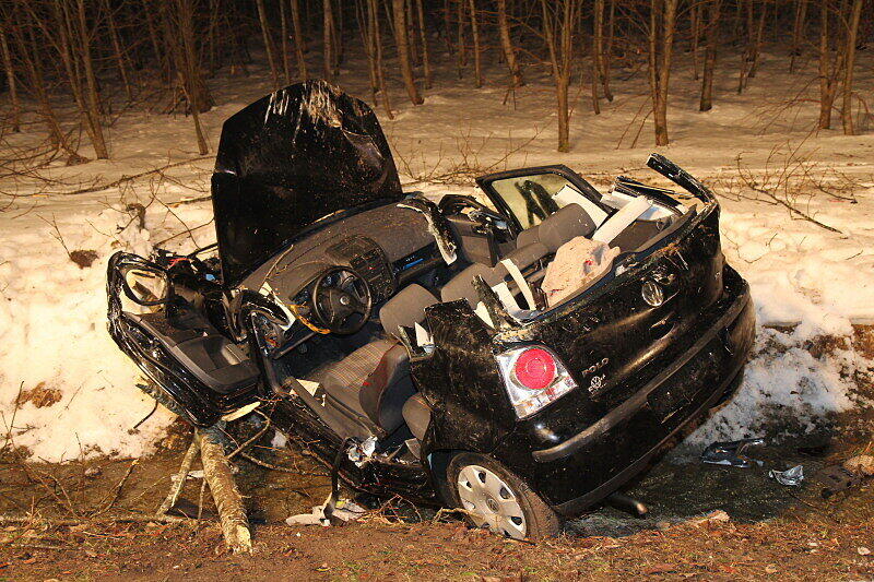 Bei einem Unfall auf der B 306 ist eine
26-jährige Frau aus Siegsdorf tödlich verunglückt. Wie die Polizei
am Donnerstag mitteilte, kam die Frau aus zunächst ungeklärter
Ursache mit ihrem Fahrzeug von der Straße ab.