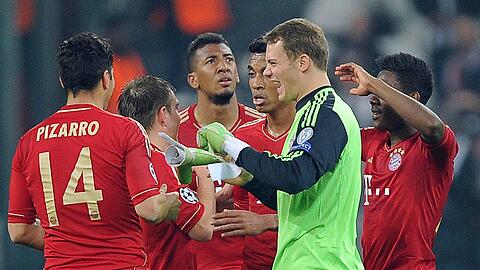 Die Bayern feiern den 2:0-Sieg gegen Juve