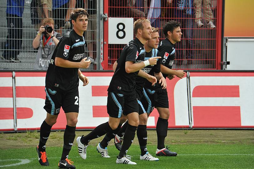 ... der Abwehrspieler stammt aus Perlach, kam im Kindesalter zum TSV 1860, ihm gelang in der vergangenen Saison der Sprung zu den Profis, und jetzt ist er dort im Alter von 21 Jahren bereits Stammspieler