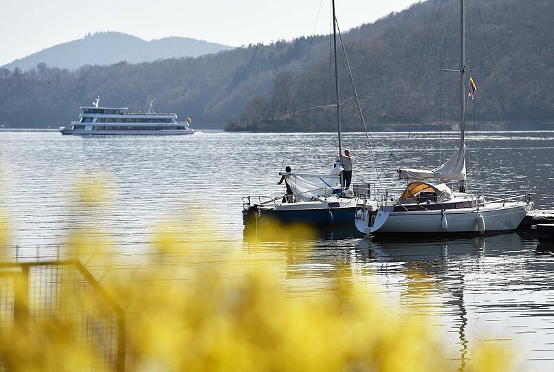 Deutschland genießt das Frühlingswetter. Hier ein Bild vom Edersee bei Waldeck.