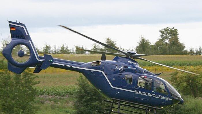 Die Bundespolizei setzte bei der Verfolgungsjagd von vier Graffiti-Sprayern sogar Helikopter ein. Die Bundespolizei setzte bei der Verfolgungsjagd von vier Graffiti-Sprayern sogar Helikopter ein.