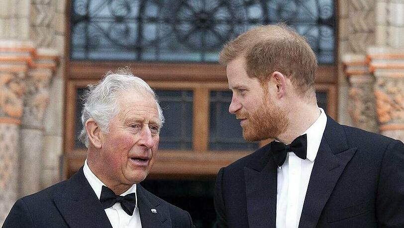 Prinz Charles und Prinz Harry leben derzeit auf verschiedenen Kontinenten Prinz Charles und Prinz Harry leben derzeit auf verschiedenen Kontinenten
