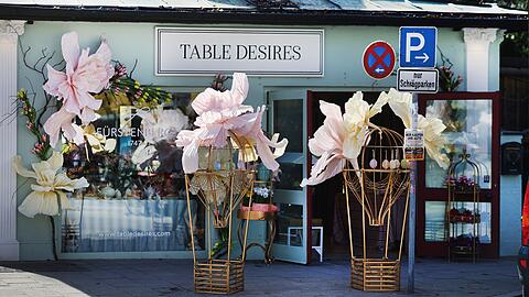 Das ist doch mal ein bl&uuml;hendes Statement, oder? Ein kleiner Blumenladen am Kufsteiner Platz macht wirkungsvoll auf sich aufmerksam.