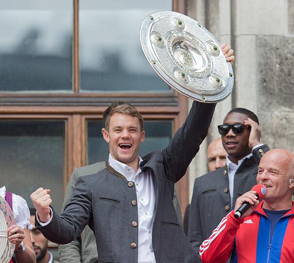 Der FC Bayern feierte am Pfingstsonntag die doppelte Meisterschaft. Die Bilder vom Rathausbalkon am Marienplatz.