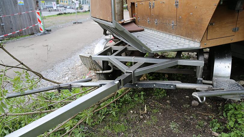 Am Schloss Neuschwanstein wurden bei einem schweren Unfall mit einer Pferdekutsche vier Menschen verletzt - die Fotos vom Unfallort...