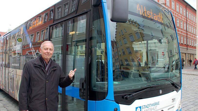 Busticket statt Führerschein &ndash; Franz Wölfl, Vorsitzender des Seniorenbeirats, möchte, dass es das Projekt für Senioren ab 70 Jahren weiter gibt und zeitlich ausgeweitet wird.