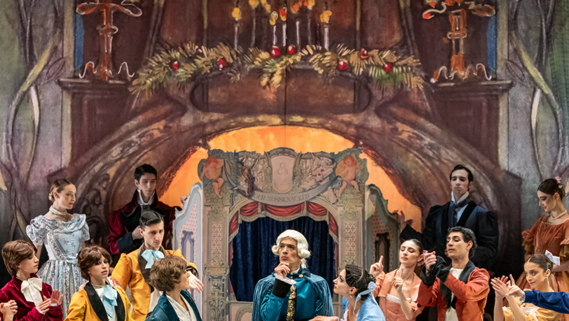 In ''Der Nussknacker'' verschmelzen Musik, Tanz und Theater zu einem festlichen Gesamtkunstwerk. In ''Der Nussknacker'' verschmelzen Musik, Tanz und Theater zu einem festlichen Gesamtkunstwerk.