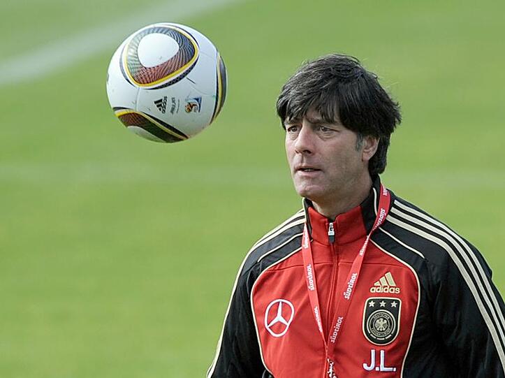 Joachim Löw beim Training mit der deutschen Mannschaft.