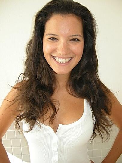 VICTORIA SCHULZ: Victoria ist 22 Jahre alt und studiert.