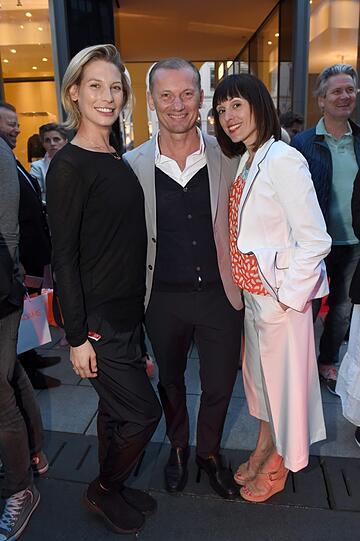 Sarah Brandner und Gastgeber Rudi Kull mit Frau Irina Dimova Kull