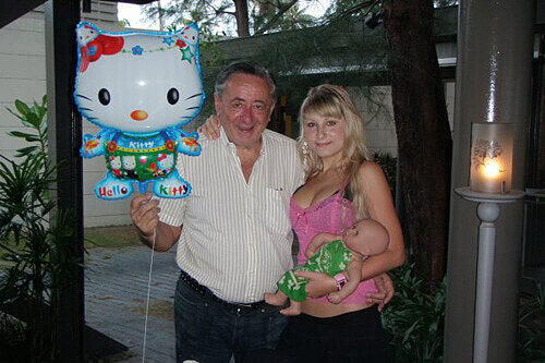 Richard Lugner und Anastasia Sokol - verliebt im Thailand-Urlaub 2010.