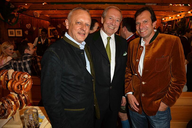 AZ-Geschäftsführer Dr. Dieter Schmitt, Edi Reinbold und AZ-Chefredakteur Arno Makowsky.