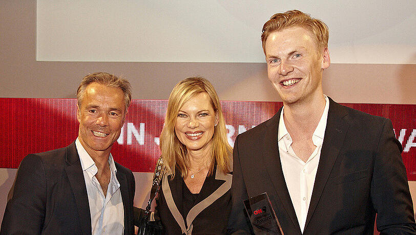Hannes Jaenicke, Nina Ruge und Preisträger Claas Relotius (v. l.) bei den CNN Journalist Awards 2014 Hannes Jaenicke, Nina Ruge und Preisträger Claas Relotius (v. l.) bei den CNN Journalist Awards 2014