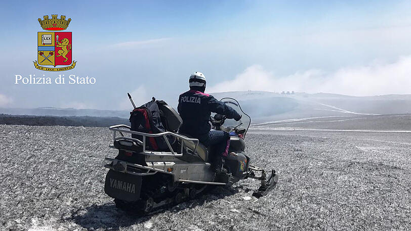 Die Polizei forderte Wanderer und Forscher auf, den Berg zu verlassen.