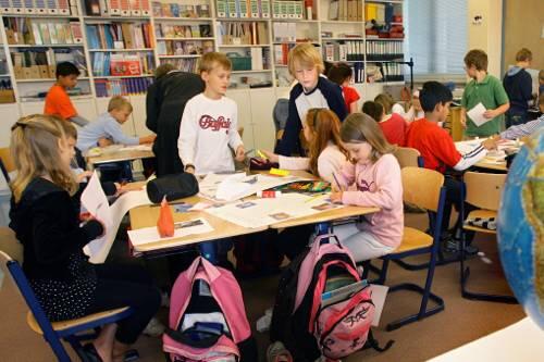 Viertklässler im Unterricht: In Zukunft soll in der  fünften Klasse  nochmal geprüft werden, ob die Kinder in der richtigen Schulform sind.