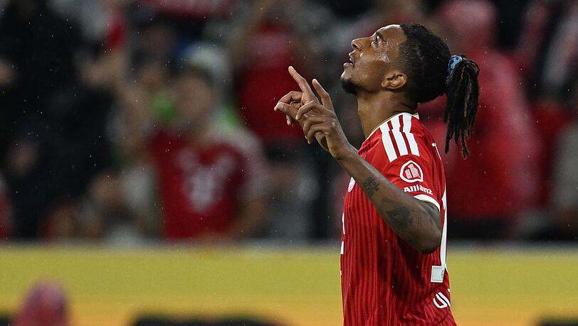 Michael Olise, hier beim Torjubel nach seinem 2:1, präsentierte sich zum Bundesliga-Start gleich wieder in Galaform. Michael Olise, hier beim Torjubel nach seinem 2:1, präsentierte sich zum Bundesliga-Start gleich wieder in Galaform.