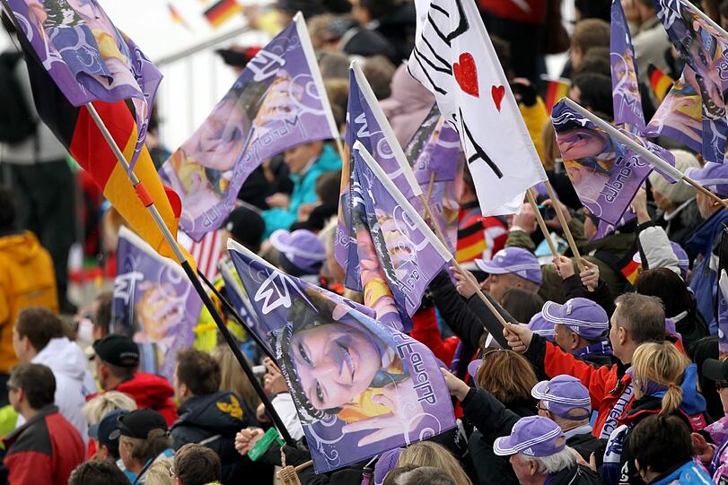 Zuvor war die spätere Weltcup-Gesamtsiegerin bereits Dritte im Super-G geworden. Es blieben die einzigen deutschen Medaillen.