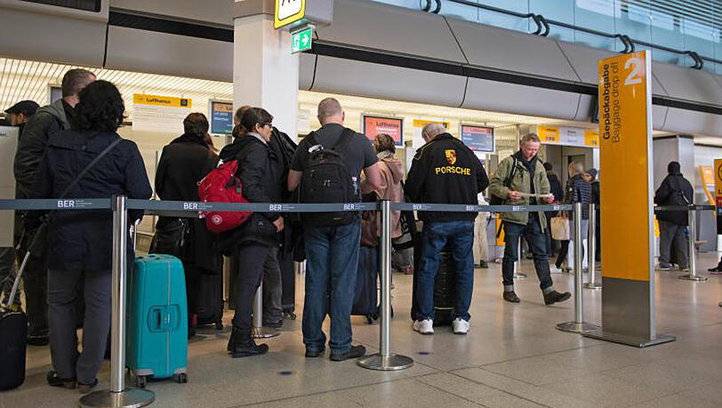 Am Flughafen Tegel in Berlin läuft nach der Einigung der Flugbetrieb wieder normal. Am Flughafen Tegel in Berlin läuft nach der Einigung der Flugbetrieb wieder normal.