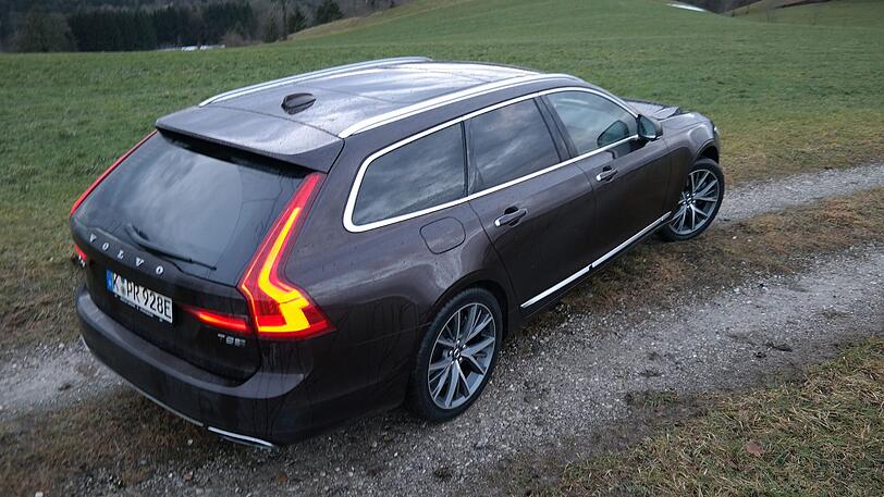 50 Kilometer schafft der Plug-in-Hybrid rein elektrisch - aber nur unter günstigsten Bedingungen.