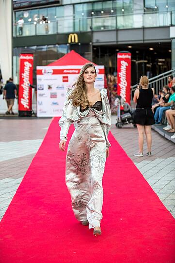 Elf Kandidatinnen laufen um den Titel "Schöne Münchnerin 2018": Die Bilder von Finalistin Christina zum Durchklicken...