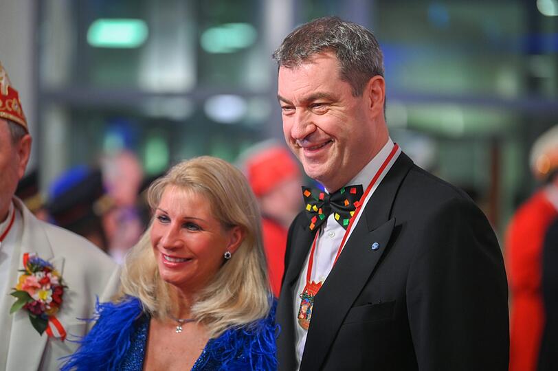 Der bayerische Ministerpräsident Markus Söder (CSU) mit seiner Frau Karin.