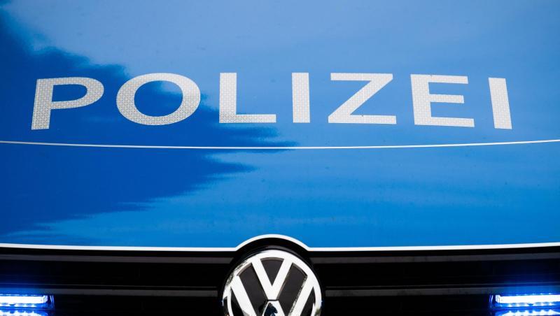 Ein Blaulicht leuchtet an einer Polizeistreife. Foto: Lino Mirgeler/dpa/Symbolbild Ein Blaulicht leuchtet an einer Polizeistreife. Foto: Lino Mirgeler/dpa/Symbolbild