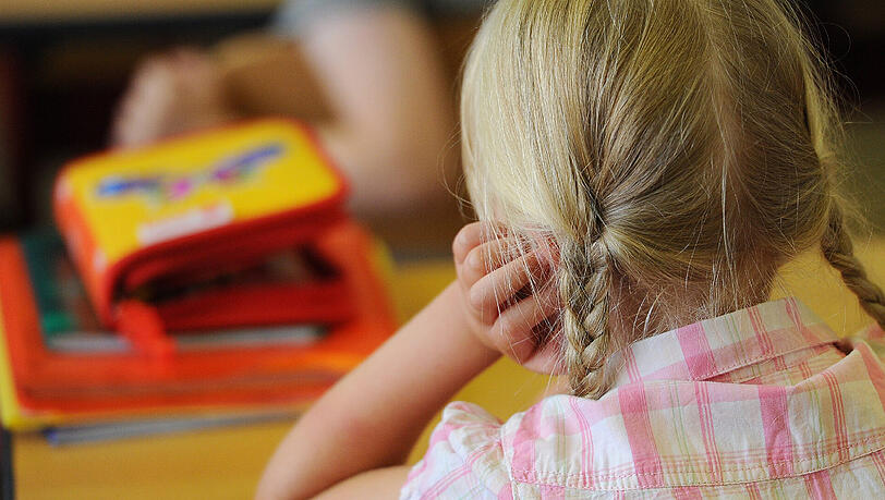 Ein großer Kinderporno-Ring wurde von der Polizei zerschlagen. Ein großer Kinderporno-Ring wurde von der Polizei zerschlagen.