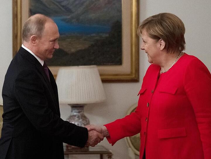 Kanzlerin Merkel trifft Kremlchef Putin im Rahmen des G20-Gipfels zu einem gemeinsamen Frühstück.