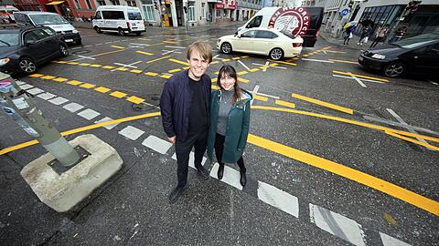 Die Architekturstudenten Maximilian Steverding (25) und Annika Hetzl (28) möchten (nicht nur) die vielbefahrene Schwanthalerstraße schöner und gemütlicher für Menschen machen.