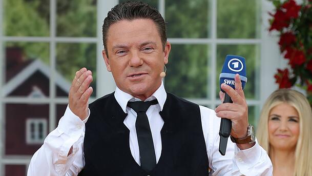 Moderiert seit über 20 Jahren: Mit "Immer wieder sonntags" hat Stefan Mross einen persönlichen Rekord aufgestellt. Moderiert seit über 20 Jahren: Mit "Immer wieder sonntags" hat Stefan Mross einen persönlichen Rekord aufgestellt.