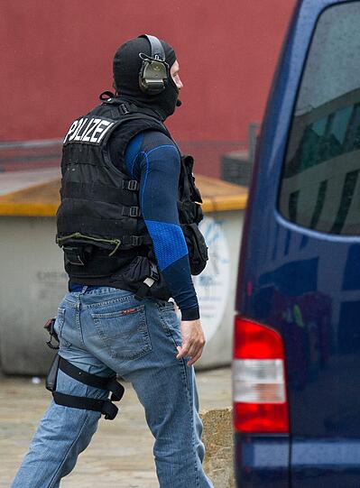 Polizeieinsatz in Ingolstadt: Ein Geiselnehmer hält mehrere Menschen im alten Rathaus gefangen.