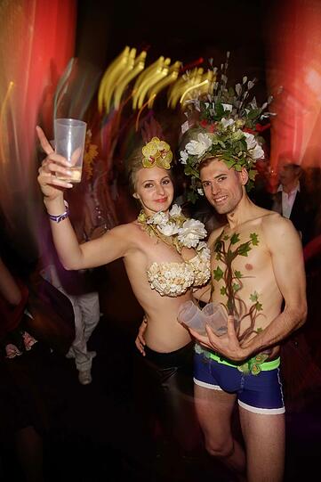Schrille Outfits und viel nackte Haut standen in Wien auf dem Programm