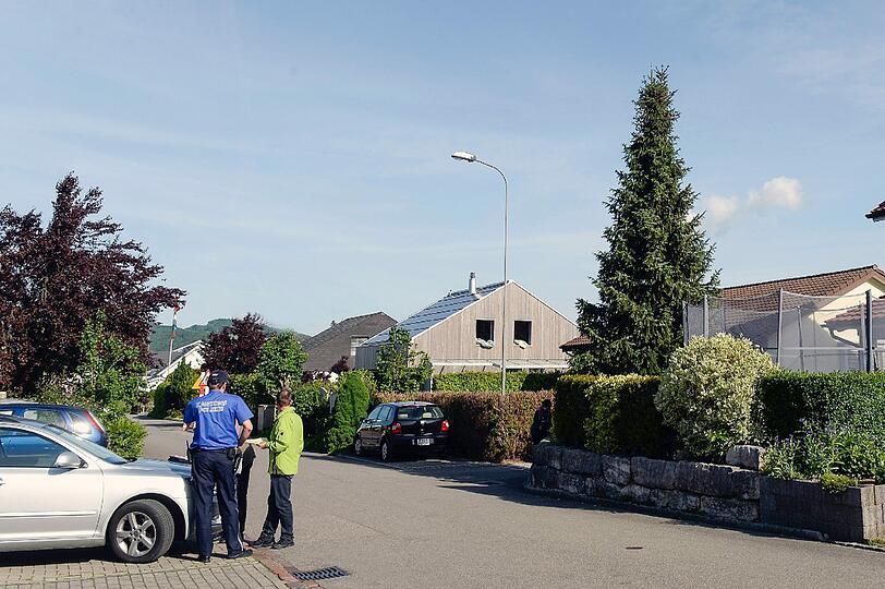 Bei einer Schießerei in einem ruhigen Schweizer Wohngebiet hat ein 36-Jähriger vier Menschen und im Anschluss sich selbst getötet.