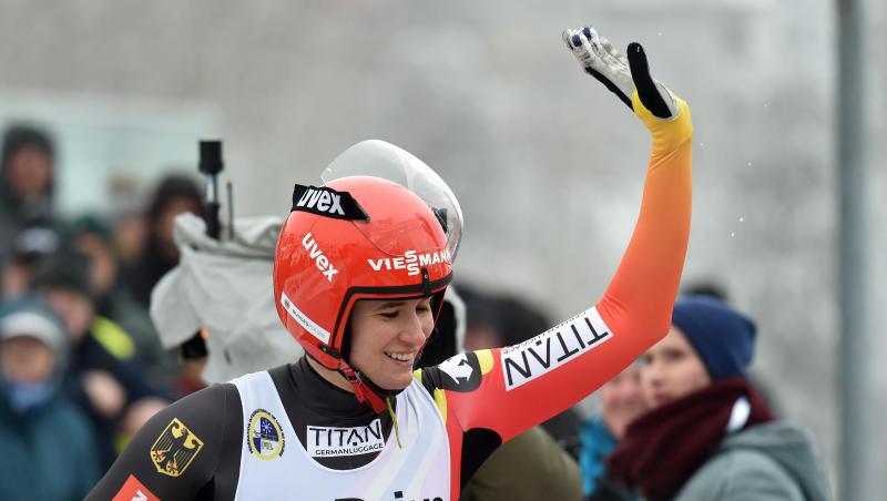 Rennrodlerin Natalie Geisenberger feiert ihren Sieg in Winterberg. Rennrodlerin Natalie Geisenberger feiert ihren Sieg in Winterberg.
