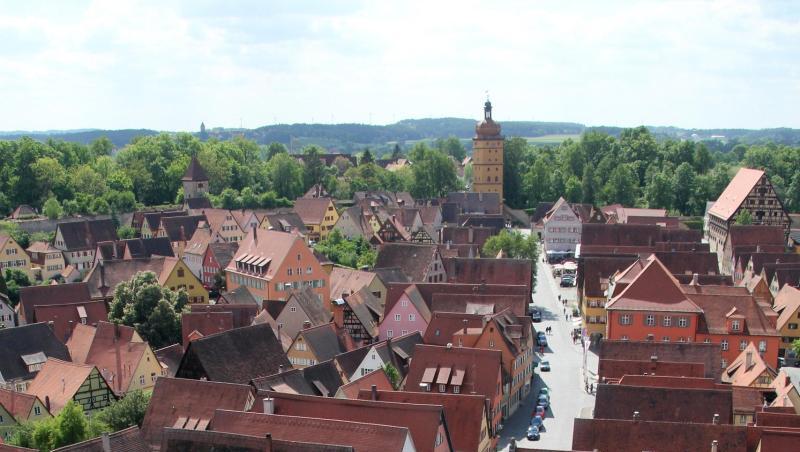 Blick vom Turm des Münsters St. Georg auf die Altstadt. Foto: Verena Wolff/dpa-tmn/dpa/Archivbild Blick vom Turm des Münsters St. Georg auf die Altstadt. Foto: Verena Wolff/dpa-tmn/dpa/Archivbild