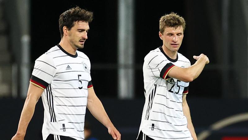 Sollen nun vorangehen beim DFB-Team: Die Comebacker Mats Hummels (l) und Thomas Müller. Sollen nun vorangehen beim DFB-Team: Die Comebacker Mats Hummels (l) und Thomas Müller.