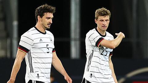 Sollen vorangehen beim DFB-Team: Mats Hummels (l) und Thomas Müller.