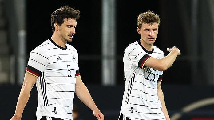 Sollen vorangehen beim DFB-Team: Mats Hummels (l) und Thomas Müller.