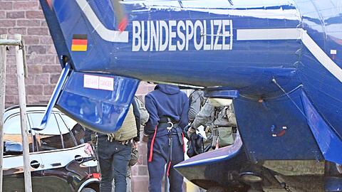 In einem Hubschrauber der Bundespolizei wurde der Verd&auml;chtige im November nach Karlsruhe gebracht. (Archivbild)
