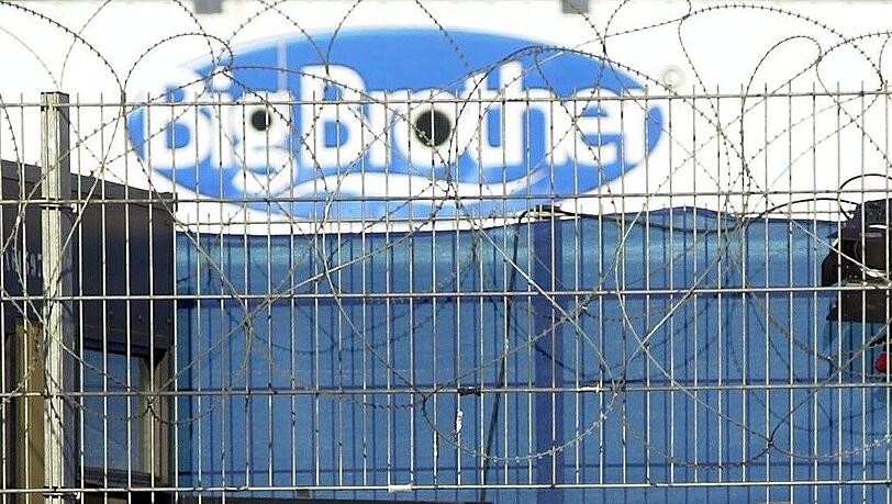 Im Jahr 2000 befand sich der Eingang zum "Big Brother"-Haus noch auf dem NOB-Studiogelände in Köln-Hürth Im Jahr 2000 befand sich der Eingang zum "Big Brother"-Haus noch auf dem NOB-Studiogelände in Köln-Hürth