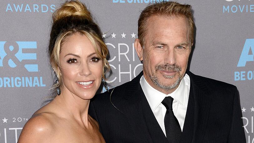 Christine Baumgartner und Kevin Costner liefern sich aktuell einen Trennungskrieg. Was ist eigentlich über die Ex des Schauspielers und deren Scheidung bekannt?