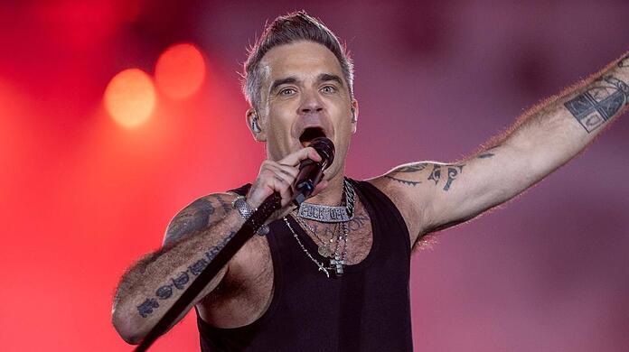 Robbie Williams bei einem Konzert in München.
