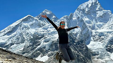 Freut sich und ist glücklich: Kristina Frank am Mount Everest.