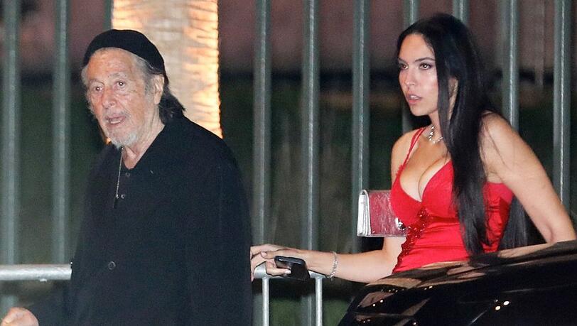 Noor Alfallah griff auf dem Heimweg von der Vanity Fair Oscar Party nach dem Arm von Ex-Freund Al Pacino.