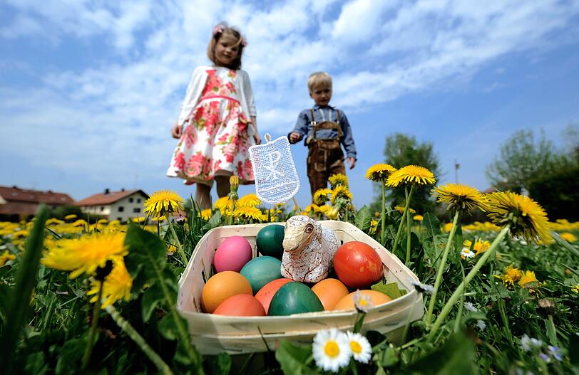 Ostereier kann man bei diesem Wetter super draußen verstecken.