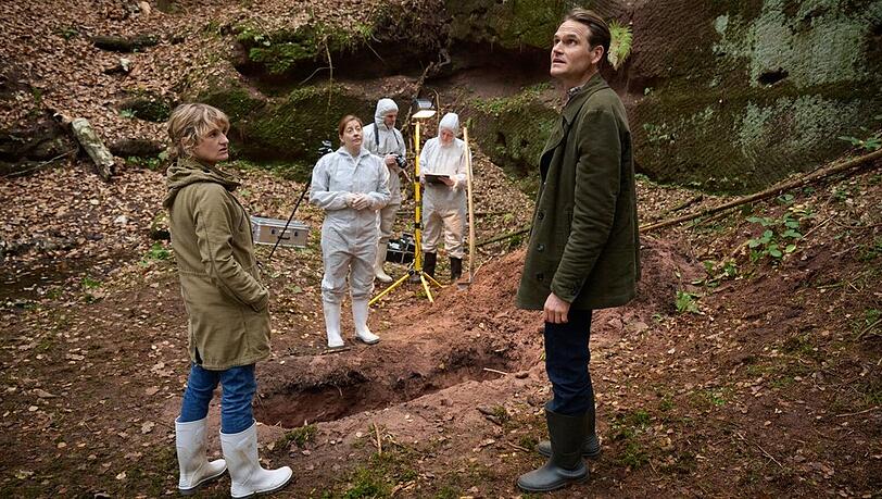 "Tatort: Ich sehe dich": Kommissar Felix Voss (Fabian Hinrichs) und seine Kollegin Wanda Goldwasser (Eli Wasserscheid) stehen vor einem Rätsel.