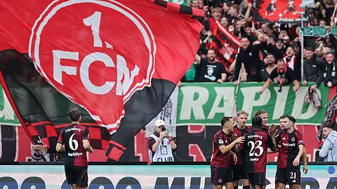 Der "Club" jubelt gegen Braunschweig, hier nach dem Tor zum 2:0.