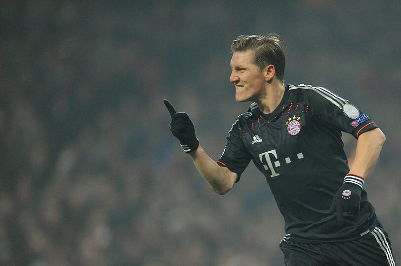 BASTIAN SCHWEINSTEIGER: Note 2. Ballsicher, zweikampfstark. Ideengeber und Kettenhund für Wilshere zugleich. Fehlt im Rückspiel gelbgesperrt &ndash; clever?