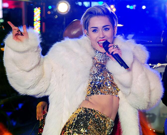 Weitere heiße Bilder von Miley Cyrus in der Bilderstrecke.
